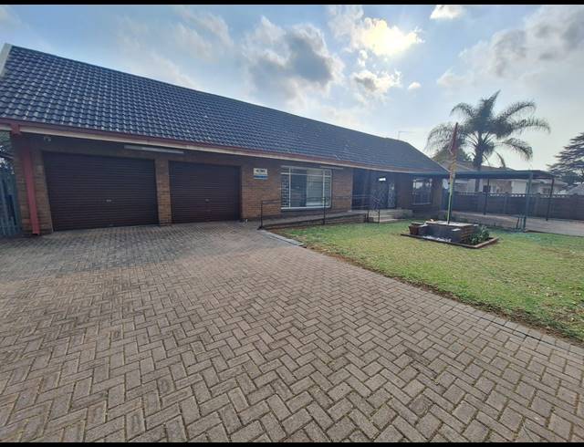3 BEDROOM HOUSE FOR SALE IN VANDERBIJLPARK SE 7